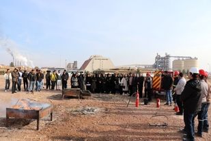 بازدید دانشجویان دانشگاه آزاد جاجرم از معدن بوکسیت، کارخانه آلومینا و تولید شمش آلومینیوم به مناسبت هفته پژوهش