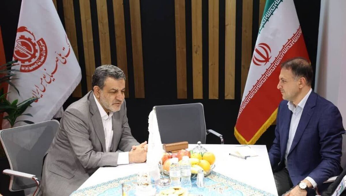 حضور عضو کمیسیون صنایع و معادن مجلس در غرفه شرکت ملی صنایع مس ایران و دیدار و گفتگو با مدیرعامل این شرکت