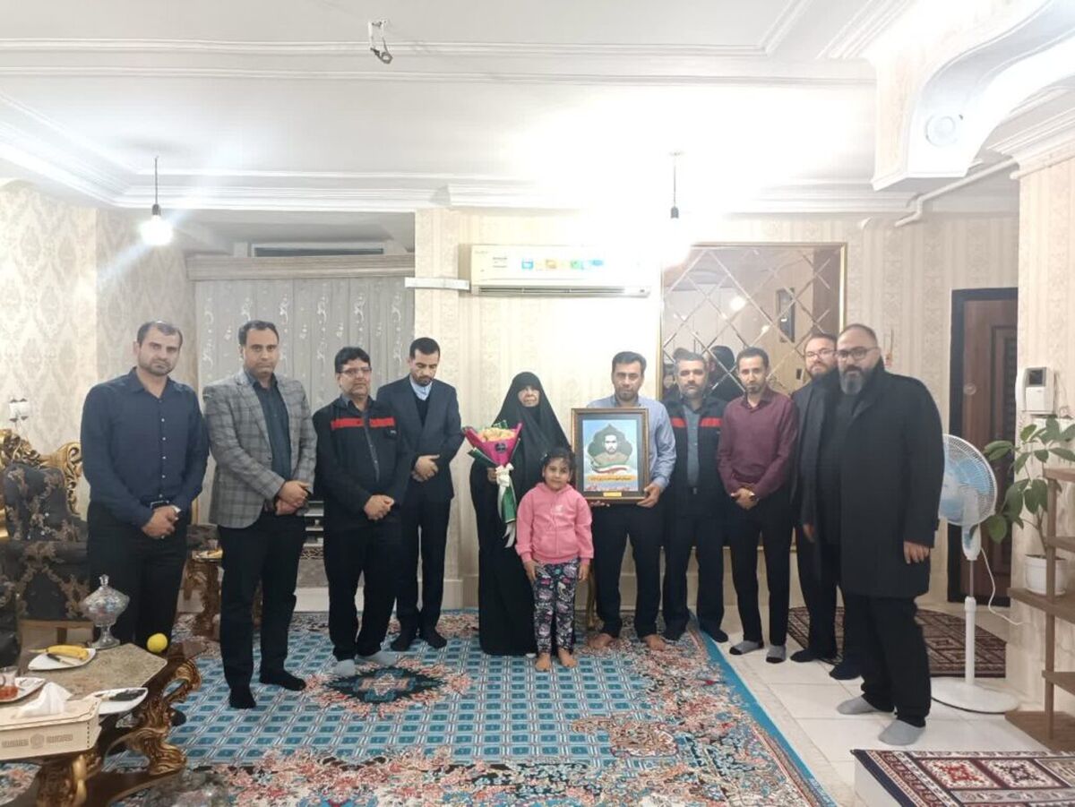 دیدار بسیجیان شرکت فولاد اکسین خوزستان با خانواده شهدا/میزبانی خانواده شهیدان زویدات و نوری از اکسینی ها