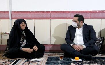 دیدار و گفتگوی صمیمانه مدیرعامل مجتمع فولاد غدیر نی ریز با چند تن از خانواده های شهدا و ایثارگران شهر قطرویه