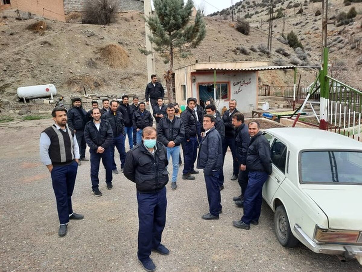  انتظار کارگران نگهبان معدن زغال سنگ سنگرود برای دریافت حقوق معوقه و عیدی