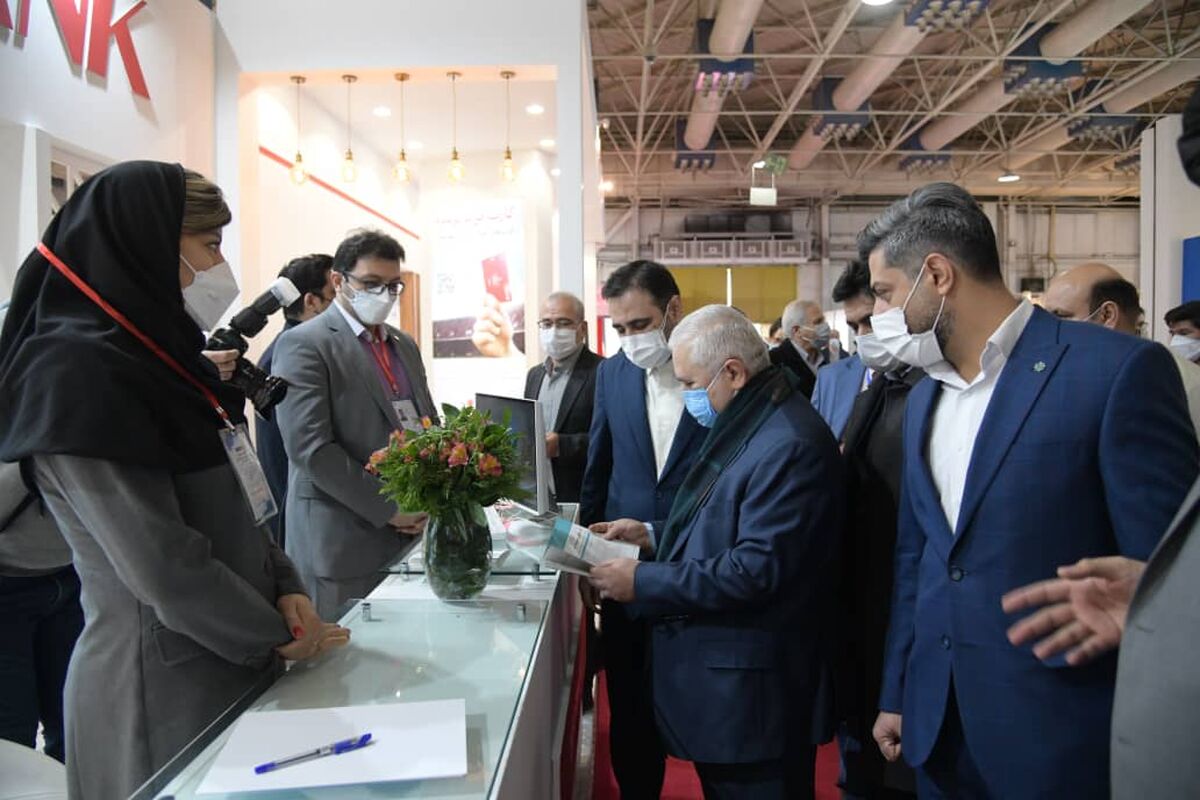 تشریح بسته های اعتباری و خدمات بانک گردشگری برای قائم مقام وزارت میراث فرهنگی در پانزدهمین نمایشگاه بین المللی گردشگری و صنایع وابسته

