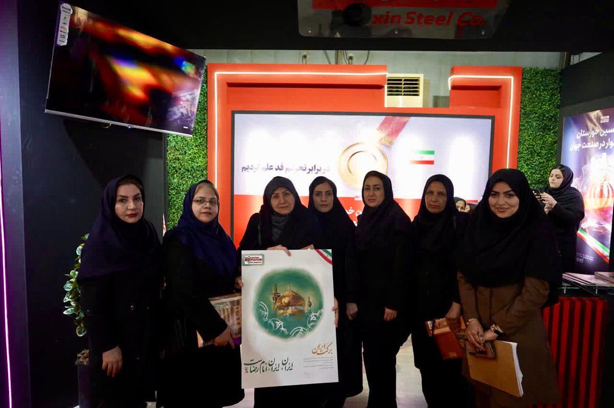 حضور جمعی از بانوان رسانه و مطبوعات در غرفه فولاد اکسین خوزستان
