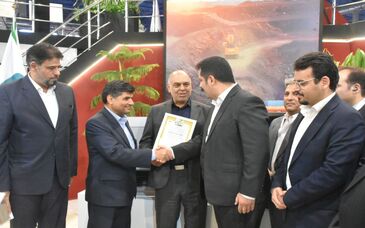 هلدینگ اپال کانی پارس از معاون استاندار خراسان رضوی لوح سپاس دریافت کرد