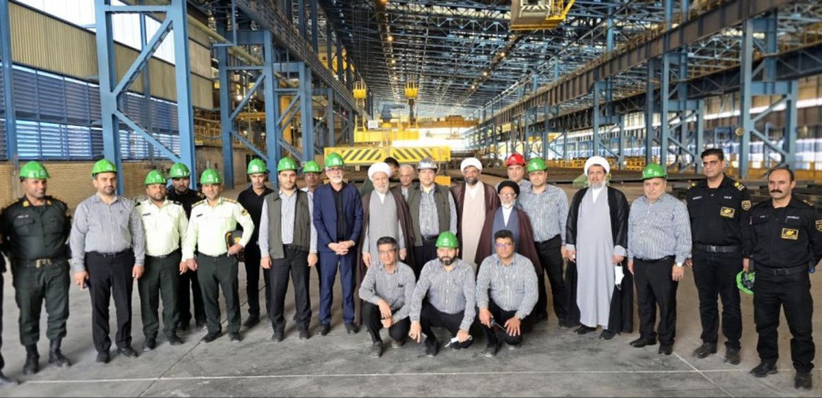 بازدید امام جمعه شیراز و نماینده ولی فقیه از مجتمع فولاد غدیر نیریز و تأکید بر افزایش بهرهوری