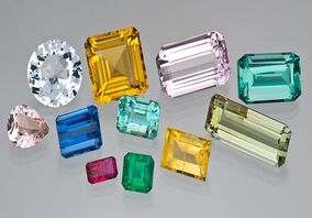 برگزاری دوره های آموزشی تراش گوهرسنگ در 6 استان با راهبری ایمیدرو/نوار شرقی و مرکز کشور؛جامعه هدف تربیت نیروی ماهر

