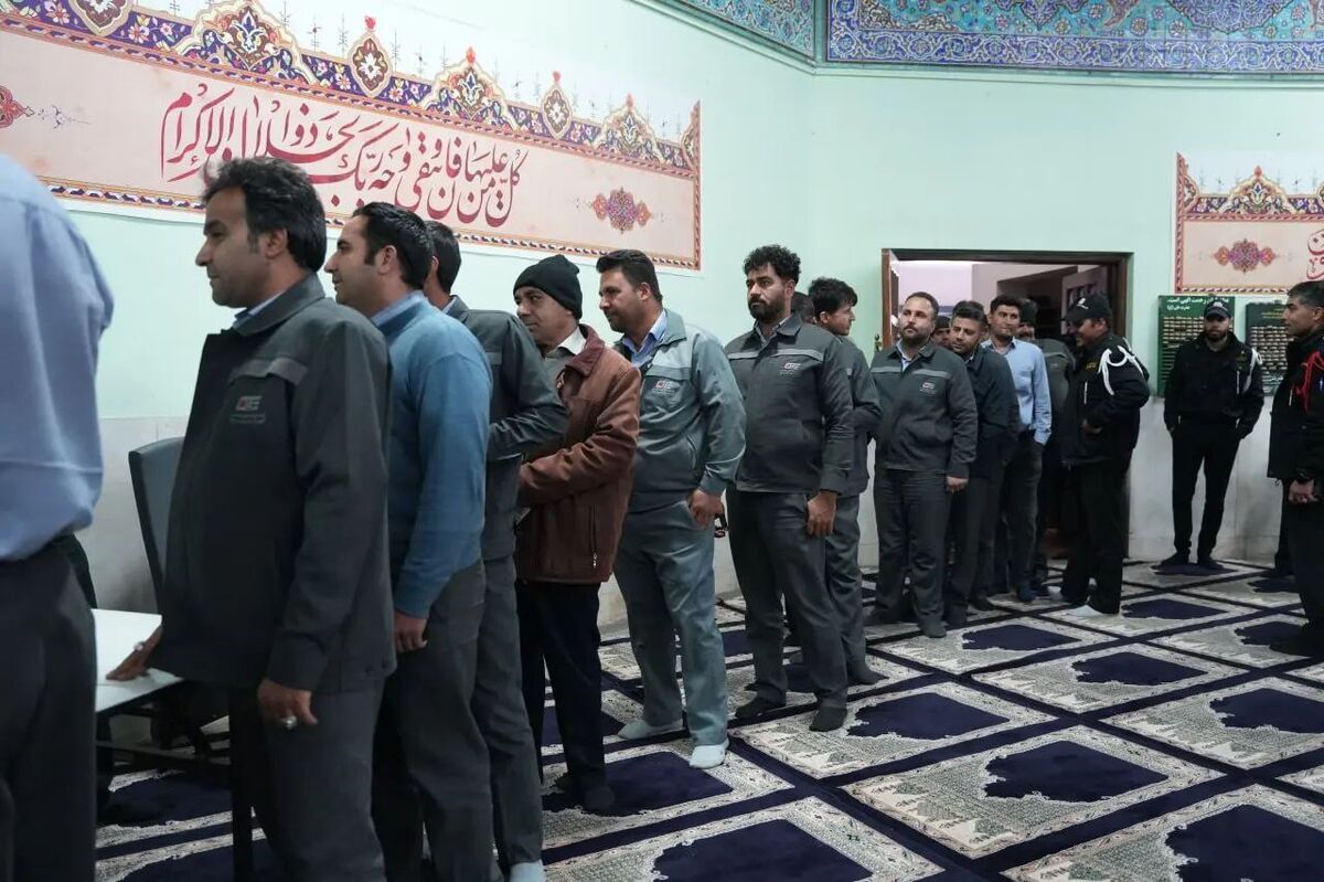 گزارش تصویری از حضور پرشور پرسنل شرکت‌های منطقه صنعتی‌ومعدنی گل‌گهر در پای صندوق رای