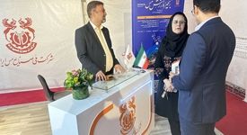 استقبال بازدیدکنندگان از کانتر رویداد «ایده‌های نوآورانه و فناورانه در زنجیره ارزش مس» در نمایشگاه ایران کانمین ۲۰۲۵