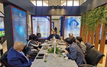 نشست نمایندگان شرکت مینتک آفریقای جنوبی با مدیر مرکز تحقیقات فرآوری مواد معدنی 