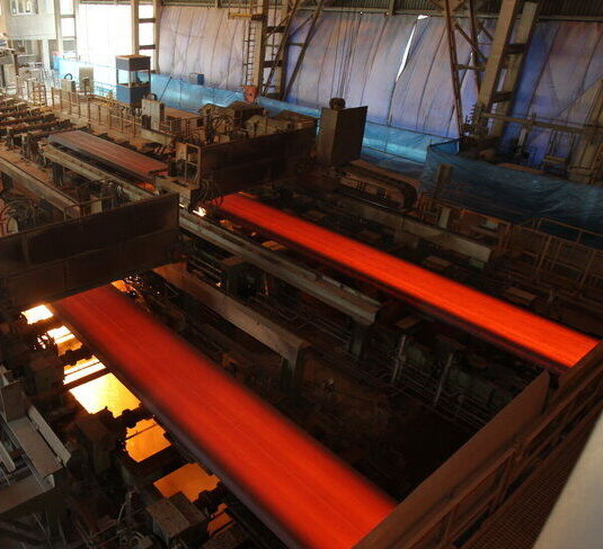 تقاضا ترمز فولادی‌‌‌ها را کشید