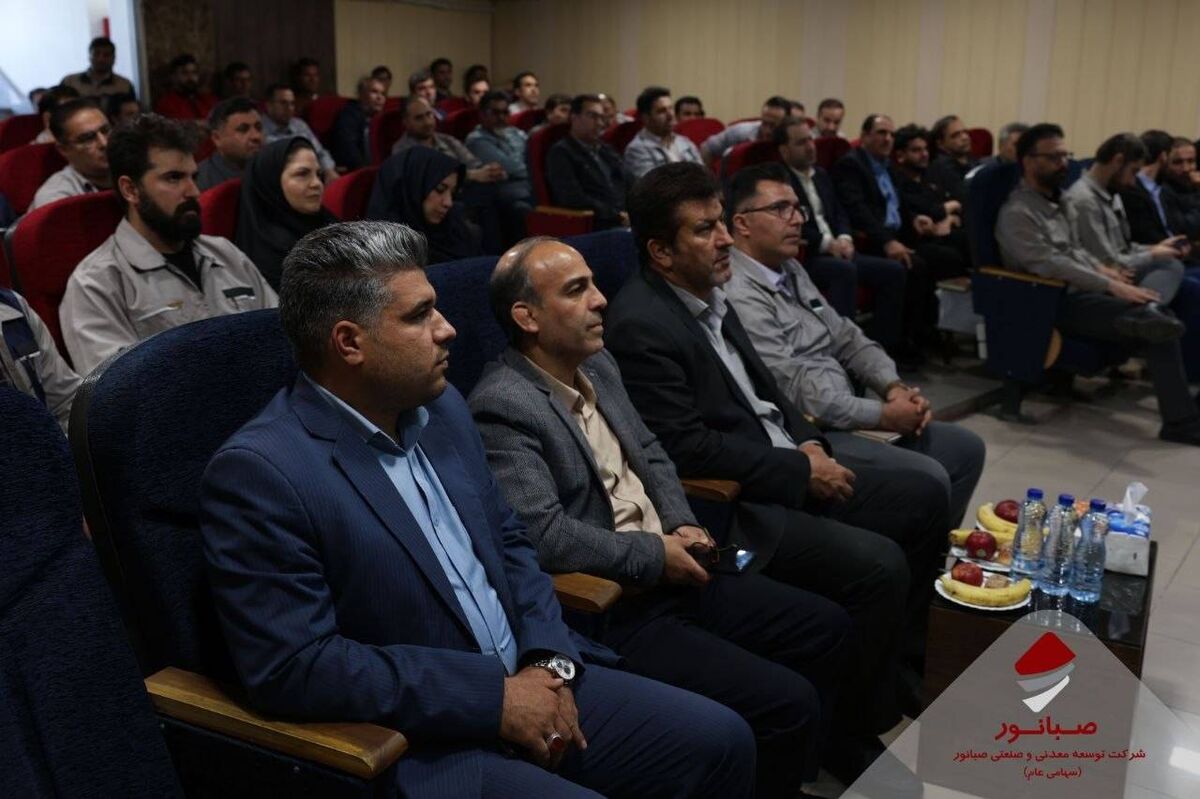 تجلیل از کارگران نمونه مجتمع اسدآباد صبانور به مناسبت روز کارگر