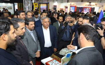 در نمایشگاه معدن غرب کشور در همدان انجام شد؛بازدید رئیس هیات عامل ایمیدرو، استاندار همدان و نمایندگان مجلس از غرفه مرکز تحقیقات یزد