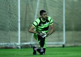 ستاره استقلال سه بازی تا رکورد گلر محبوب پرسپولیسی‌ها

