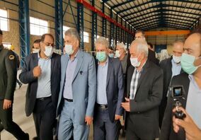  وزیر صنعت از کارخانه در حال ساخت کاغذ سنگی شاهرود دیدن کرد