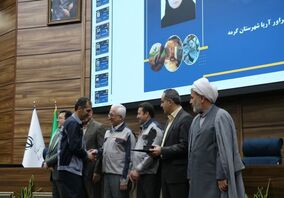 در سی و ششمین  جشنواره تجلیل از جامعه کار و تولید از شرکت آلومینای ایران تجلیل به عمل آمد
