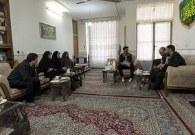 دیدار جمعی از مسئولان شرکت مس با خانواده شهیدان در رفسنجان