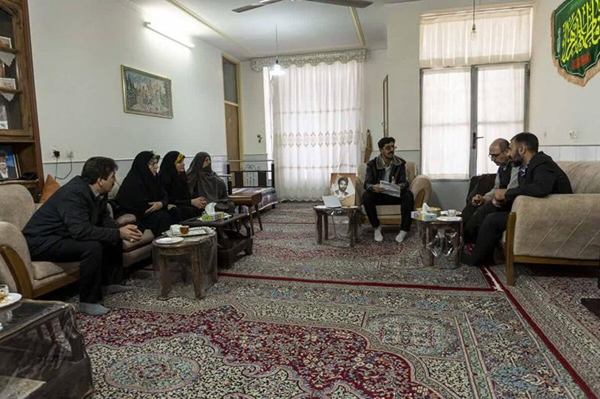 دیدار جمعی از مسئولان شرکت مس با خانواده شهیدان در رفسنجان