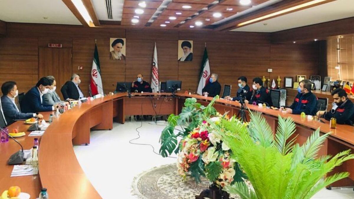 با حضور مدیر عامل شرکت؛ جلسه مدیران بانک ملت استان با مدیران اکسین برگزار شد
