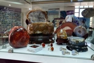 استان همدان؛ پایلوت سرمایه گذاری و اکتشاف ذخایر گوهرسنگ/ واگذاری محدوده‌های اکتشافی فقط به دارندگان زنجیره ارزش