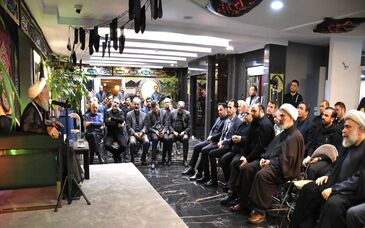 برگزاری مراسم عزاداری سالار شهیدان با سخنرانی آیت‌الله صدیقی در دفتر شرکت آهن‌ و فولاد ارفع