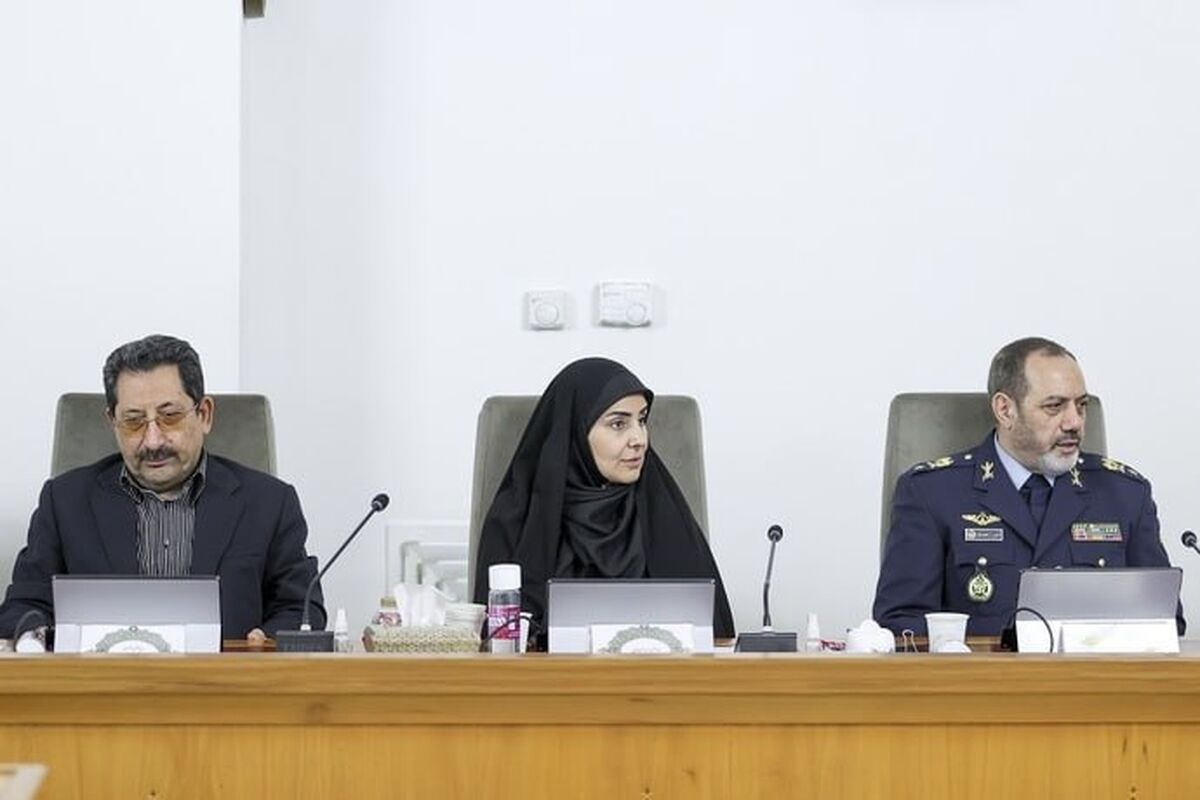 عکس روز: وزیر صمت در نخستین جلسه هیأت دولت