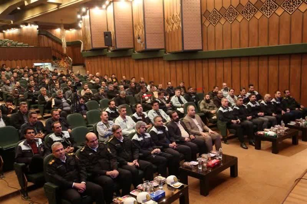 تجلیل از رانندگان و دست‌اندرکاران حمل‌ونقل ذوب‌آهن اصفهان