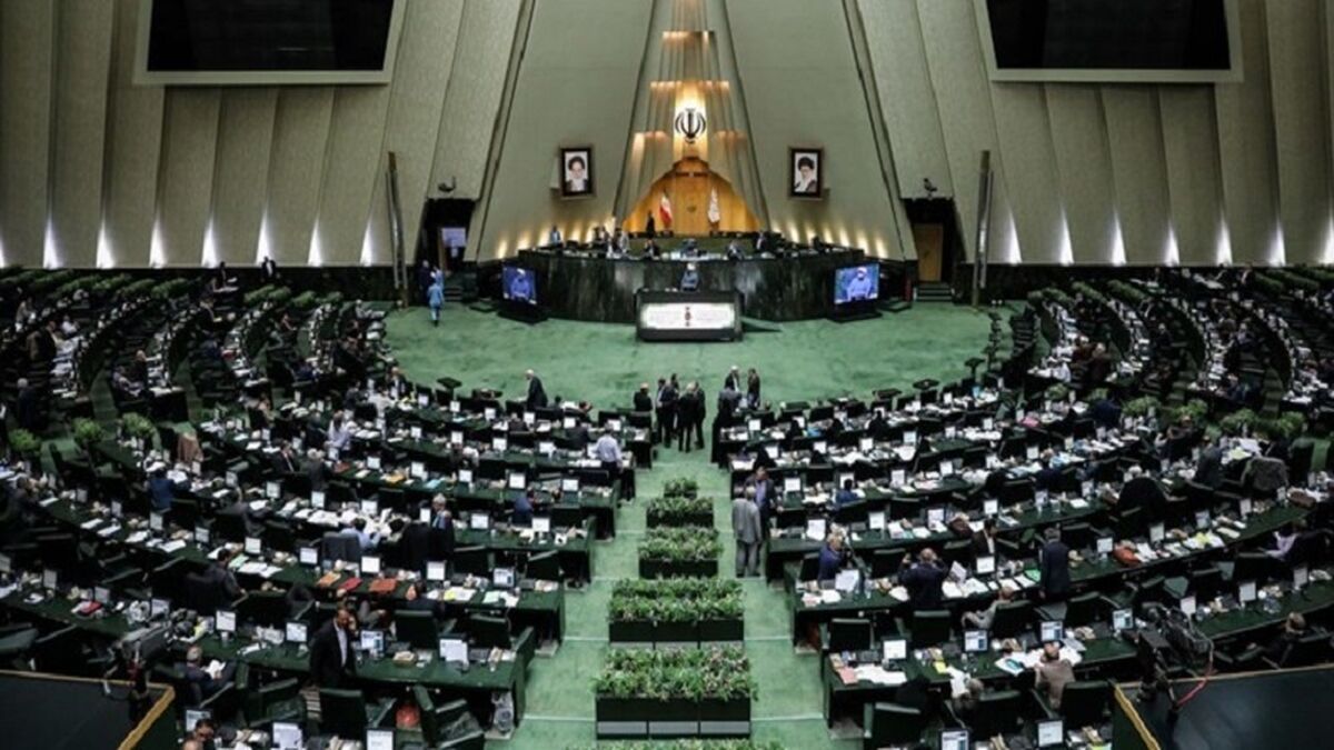 رقابتی شدن صنایع در برنامه هفتم جدی گرفته شود/در واگذاری معادن به بخش خصوصی خساست به خرج ندهیم
