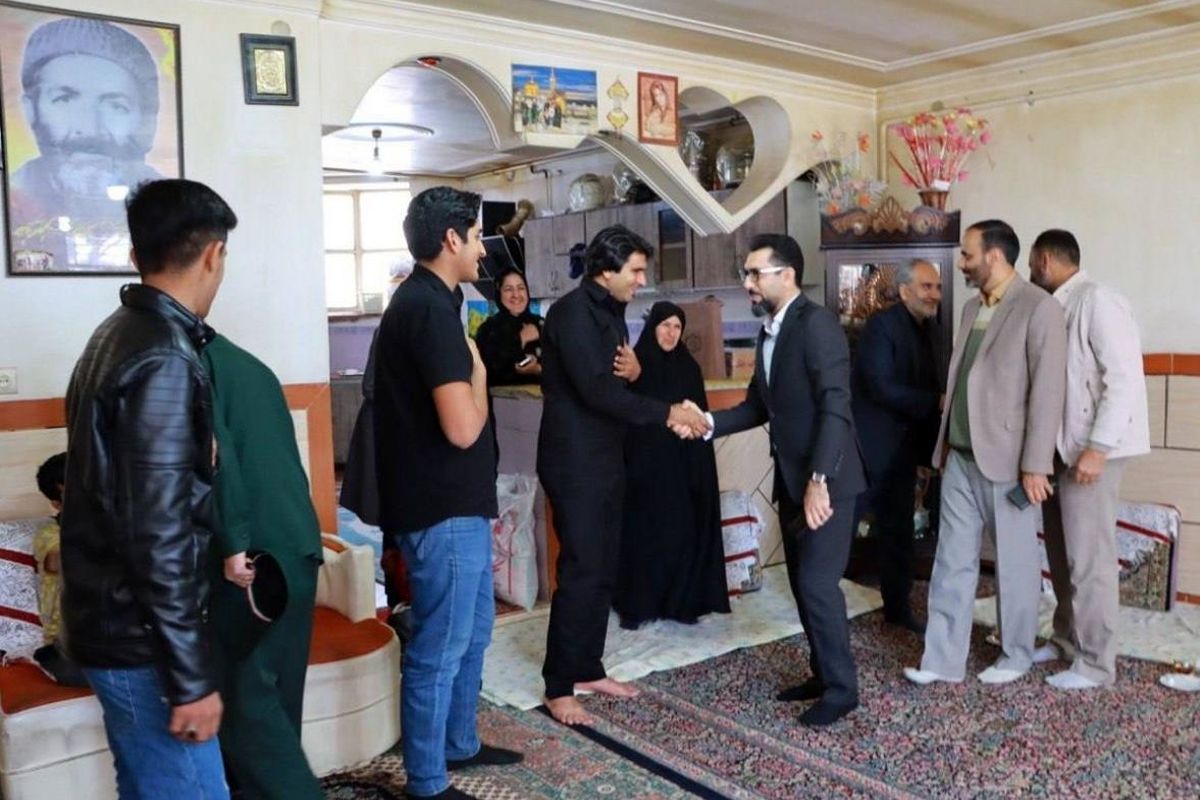دیدار مشاور مدیرعامل شرکت مس با خانواده‌های شهیدان حادثه تروریستی کرمان 