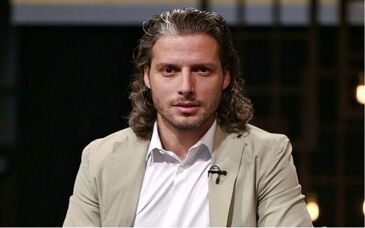 حاشیه عجیب برای یک پرسپولیسی/ خودم از پرسپولیس جدا شدم؛ کسی مجبورم نکرد/ تیپ من از ۱۸ سالگی همین است

