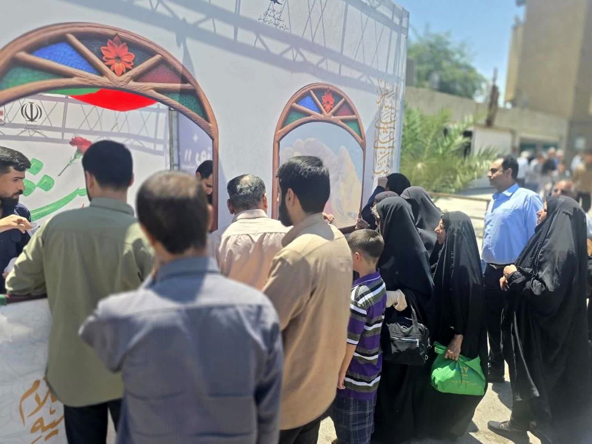 همزمان با روز جهانی کار و کارگر:*موکب پذیرایی شرکت فولاد اکسین و اداره‌ کل تعاون، کار و رفاه اجتماعی استان خوزستان برپا شد*