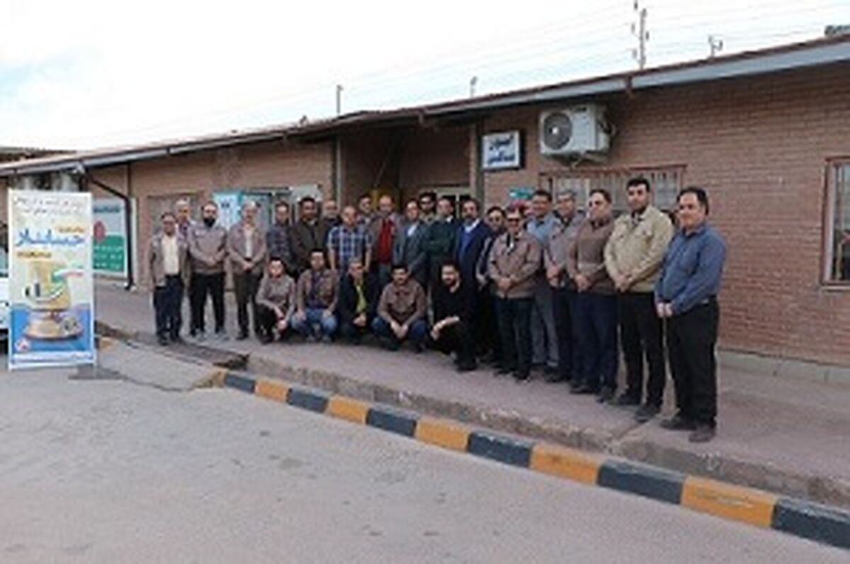 بازدید دکتر شه بخش مدیر مجتمع آلومینای ایران از واحد مالی به مناسبت روز حسابدار 