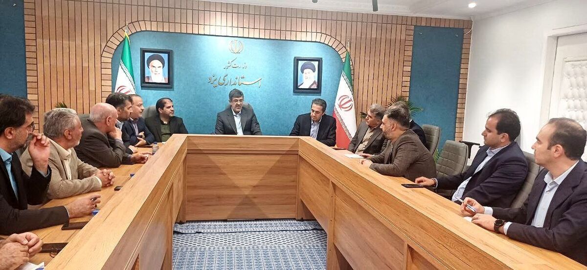 آقاجانلو اعلام کرد: همکاری نهادهای اجرایی و بخش خصوصی از الزامات توسعه معادن یزد/ تأکید استاندار بر نگاه عملیاتی برنامه های استان یزد