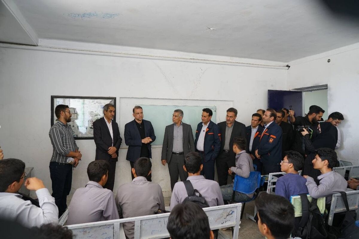 بازدید مدیرعامل شرکت ملی مس از هنرستان جوارکارخانه‌ای شهربابک