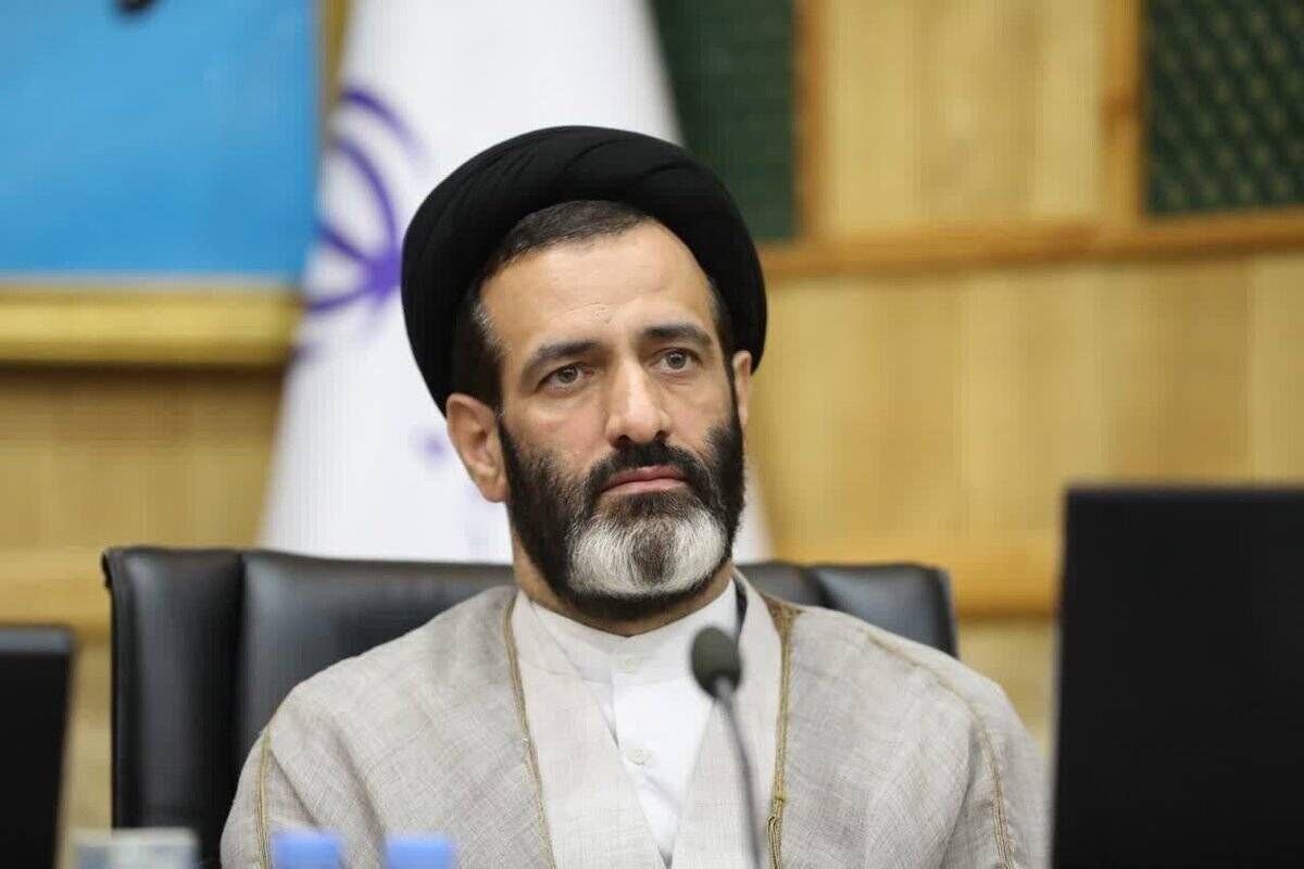 بسته نجات صنعت خودرو روی میز

