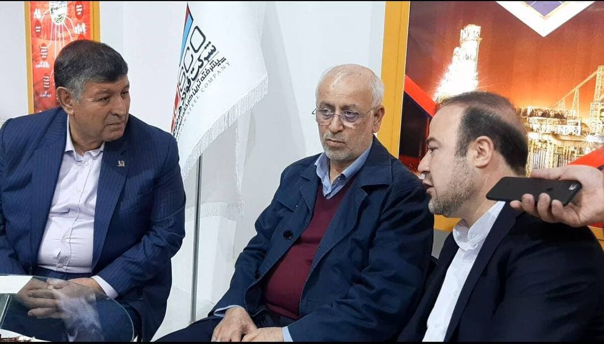 بازدید رئیس کمیسیون صنایع و معادن مجلس از غرفه فولاد هرمزگان در نمایشگاه متافو 