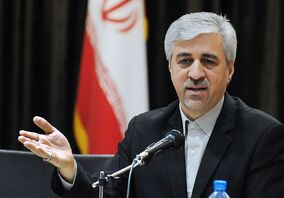 وزیر ورزش: مسول تامین زمین برای پرسپولیس نیستم/ اصلا نمی دانستم پرسپولیسی ها مشکل زمین دارند/ زمان مدیریت فتح الله زاده به مراسم استقلالی ها رفتم