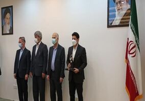  فولاد اکسین خوزستان برای سه سال متوالی در ارزیابی جایزه صنعت سبز موفق به دریافت تندیس صنعت سبز از سازمان حفاظت محیط زیست شد