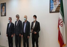  فولاد اکسین خوزستان برای سه سال متوالی در ارزیابی جایزه صنعت سبز موفق به دریافت تندیس صنعت سبز از سازمان حفاظت محیط زیست شد