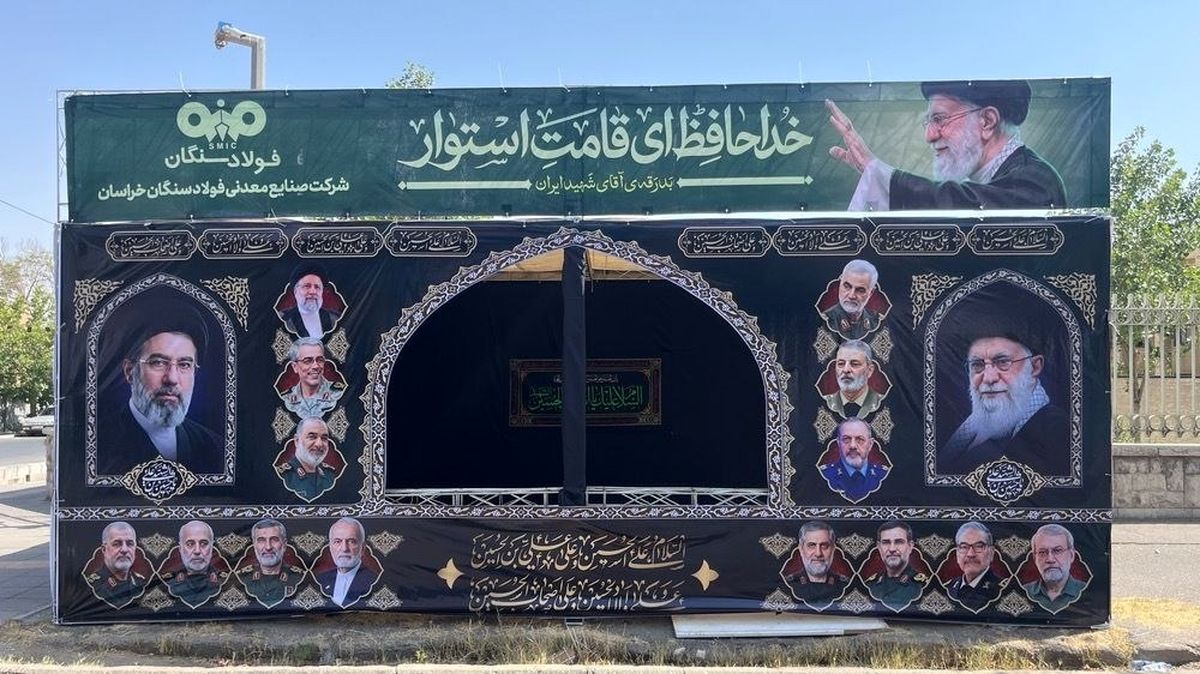 بدرقه‌ی رهبر شهید که دل‌ها همچنان در آتش این هجران می‌سوزد