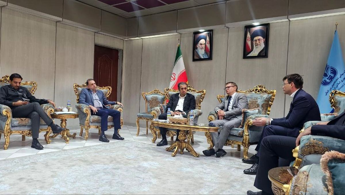 نشست همکاری "بلاز" با ایمیدرو برای انتقال دانش فنی ساخت دامپتراک در ایران/ شرکت بلاز، برای انتقال دانش فنی تولید دامپتراک در ایران، اعلام آمادگی کرد.