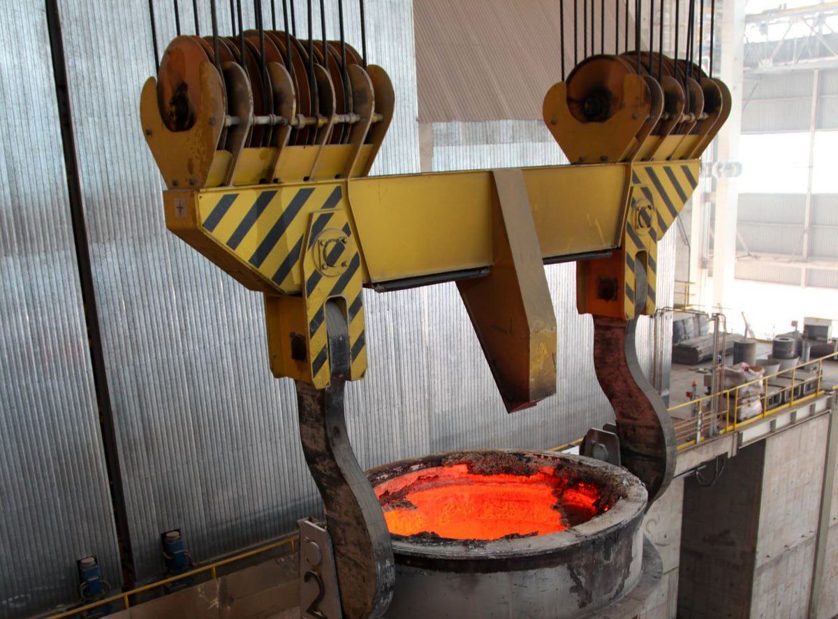 برای نخستین بار در فولاد هرمزگان انجام شد؛ بومی‌سازی شفت اتصال الکتروموتور جرثقیل 240 تن در فولاد هرمزگان، راهبرد تقویت توان داخلی