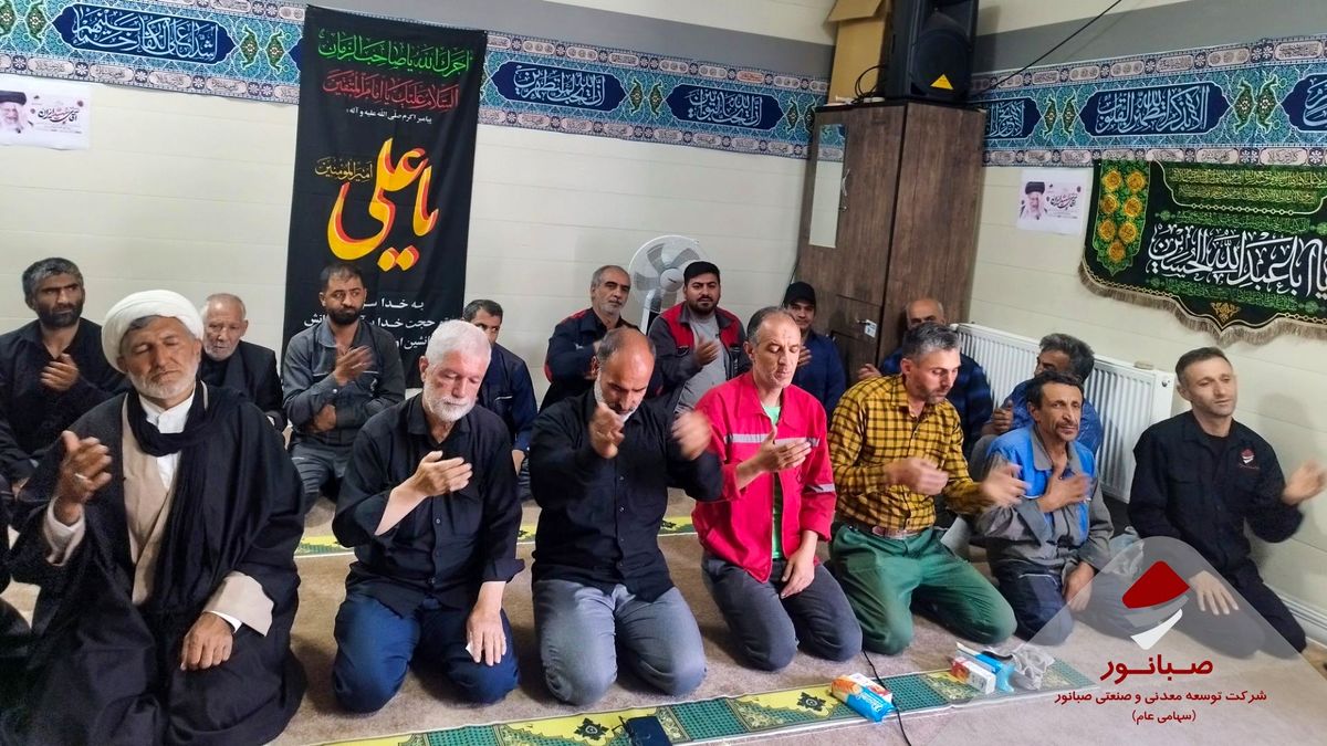طنین یاد و نام «رهبر شهید» در مجتمع شهرک صبانور با حضور پدر سردار شهید وحید فاطمی‌نژاد