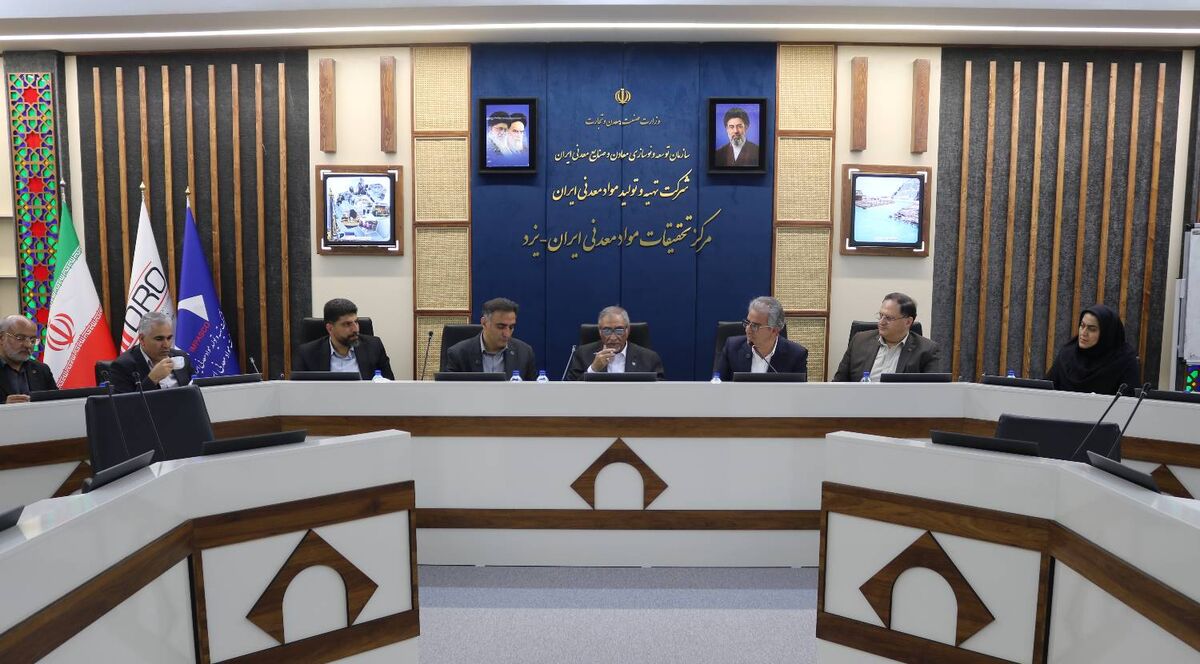 بازدید معاون پژوهشی وزارت علوم، تحقیقات و فناوری از مرکز تحقیقات مواد معدنی یزد

