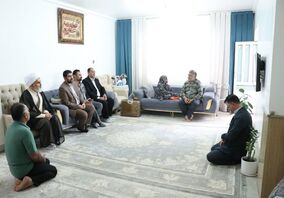 دیدار مدیرعامل شرکت آلومینای ایران و مسئولین شهرستان جاجرم با تعدادی از خانواده های معظم شهدا و ایثارگران عزیز به مناسبت گرامیداشت هفته دفاع مقدس