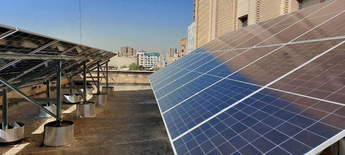 تولید برق پاک در ساختمان مرکزی ایمیدرو با نصب سامانه خورشیدی ۲۰ کیلوواتی