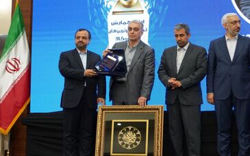 تجلیل از دکتر سعدمحمدی به عنوان چهره برتر در همایش بورس کالا/ شرکتهای گروه هلدینگ «ومعادن» خوش درخشیدند