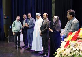 در سی و پنجمین جشنواره امتنان از کارگران نمونه، گروه‌های نخبه کار و واحدهای نمونه استان هرمزگان انجام شد؛ تقدیر از فولاد هرمزگان به عنوان برترین واحد کارفرمایی استان هرمزگان

