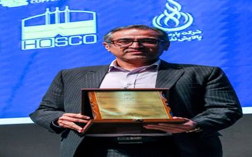 تجلیل از مدیرعامل شرکت صنعتی و معدنی اپال پارسیان سنگان در همایش برترین‌های بورس کالای ایران