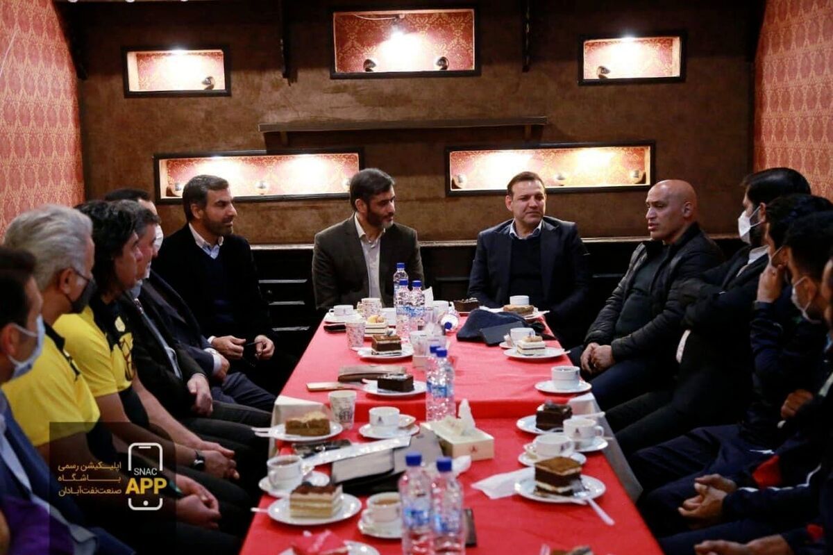 این تصویر پرسپولیسی‌ها را منفجر کرد/ حمله شدید پرسپولیسی‌ها به عزیزی خادم/ حرکت عجیب رئیس فدراسیون فوتبال