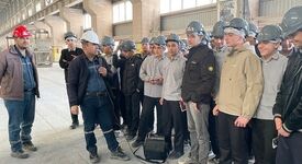 بازدید دانش‌آموزان پایه نهم مدرسه نمونه دولتی موعود شهرستان گرمه از شرکت آلومینای ایران